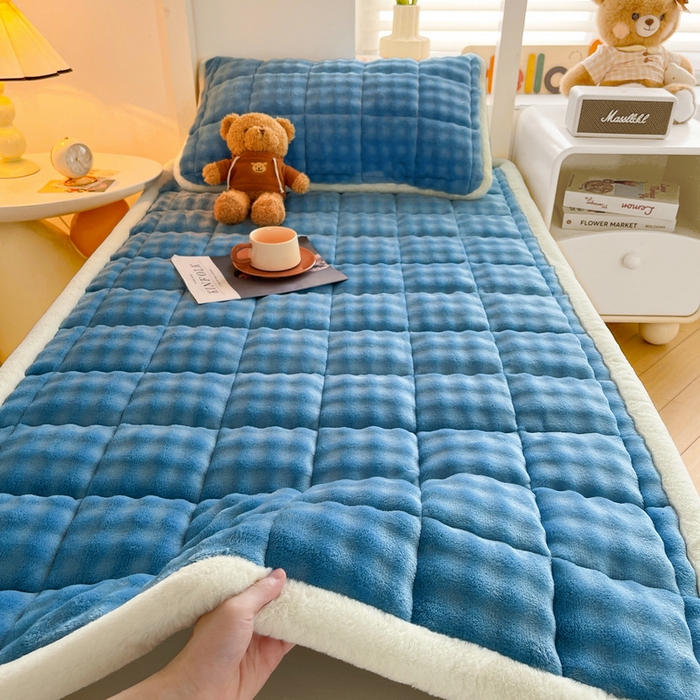 91家纺网 家纺一手货源 找家纺 （总）梵朴 2025新款牛奶绒泡泡兔毛绒床垫学生宿舍床褥子-纯色系列学生图