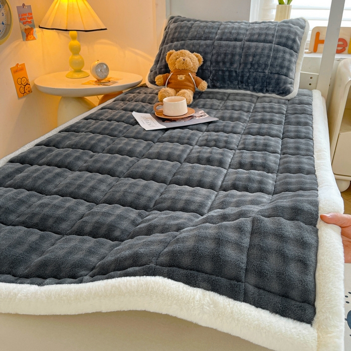 91家纺网 家纺一手货源 找家纺 梵朴 2025新款牛奶绒泡泡兔毛绒床垫学生宿舍床褥子-纯色系列学生图 牛奶绒泡泡-夜空灰