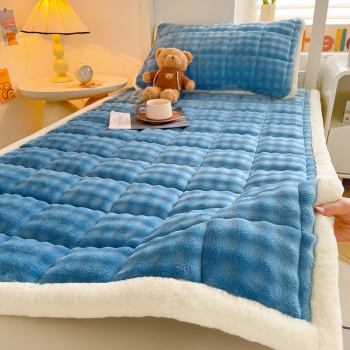 91家纺网 家纺一手货源 找家纺 （总）梵朴 2025新款牛奶绒泡泡兔毛绒床垫学生宿舍床褥子-纯色系列学生图