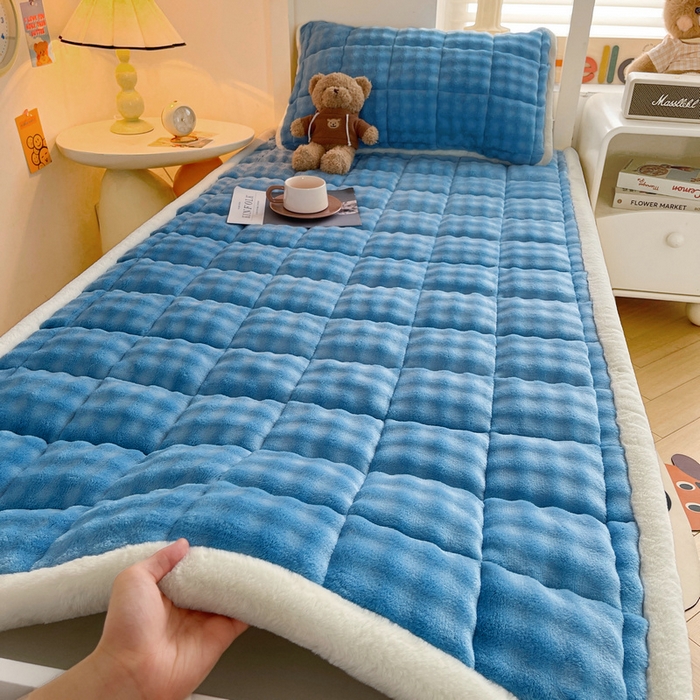 91家纺网 家纺一手货源 找家纺 （总）梵朴 2025新款牛奶绒泡泡兔毛绒床垫学生宿舍床褥子-纯色系列学生图