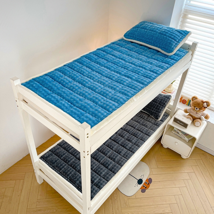 91家纺网 家纺一手货源 找家纺 梵朴 2025新款牛奶绒泡泡兔毛绒床垫学生宿舍床褥子-纯色系列学生图 牛奶绒泡泡-宾利蓝