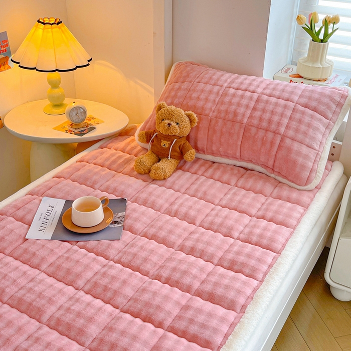 91家纺网 家纺一手货源 找家纺 梵朴 2025新款牛奶绒泡泡兔毛绒床垫学生宿舍床褥子-纯色系列学生图 牛奶绒泡泡-豆沙粉