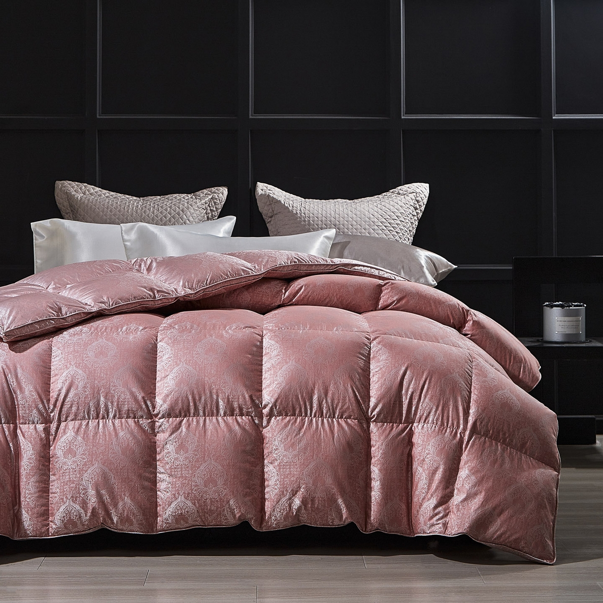 91家纺网 家纺一手货源 找家纺 暖羽屋羽绒馆 2025新款莫代尔95白鹅绒羽绒被芯   绒子含量95  冬被双人被子加厚 玫瑰物语 B面效果