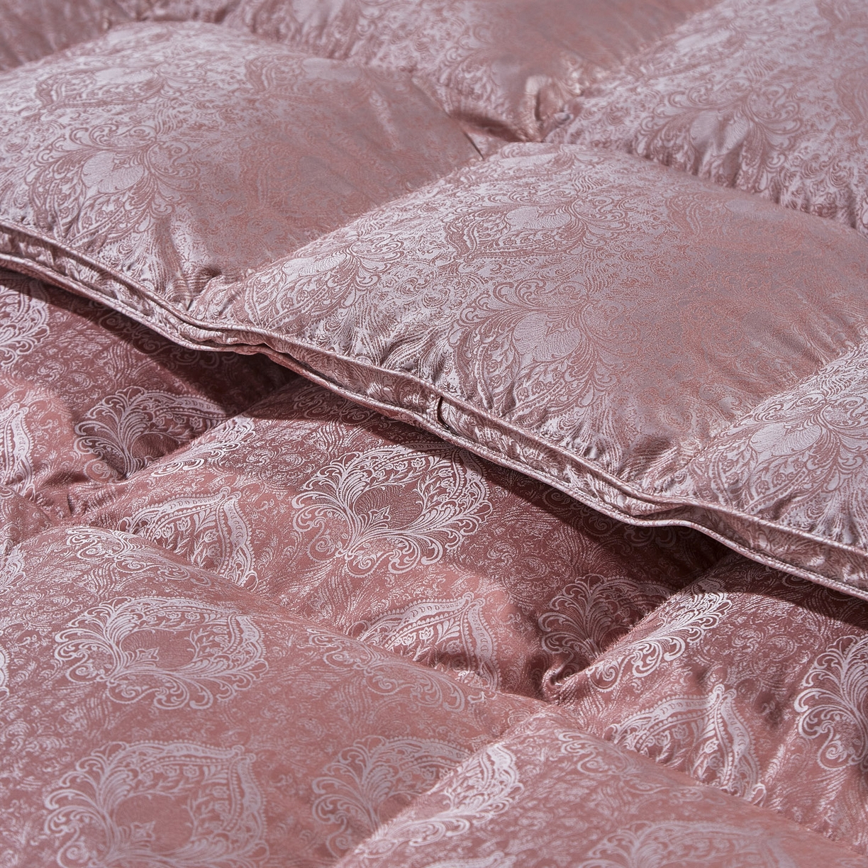 91家纺网 家纺一手货源 找家纺 暖羽屋羽绒馆 2025新款莫代尔95白鹅绒羽绒被芯   绒子含量95  冬被双人被子加厚 玫瑰物语 B面效果