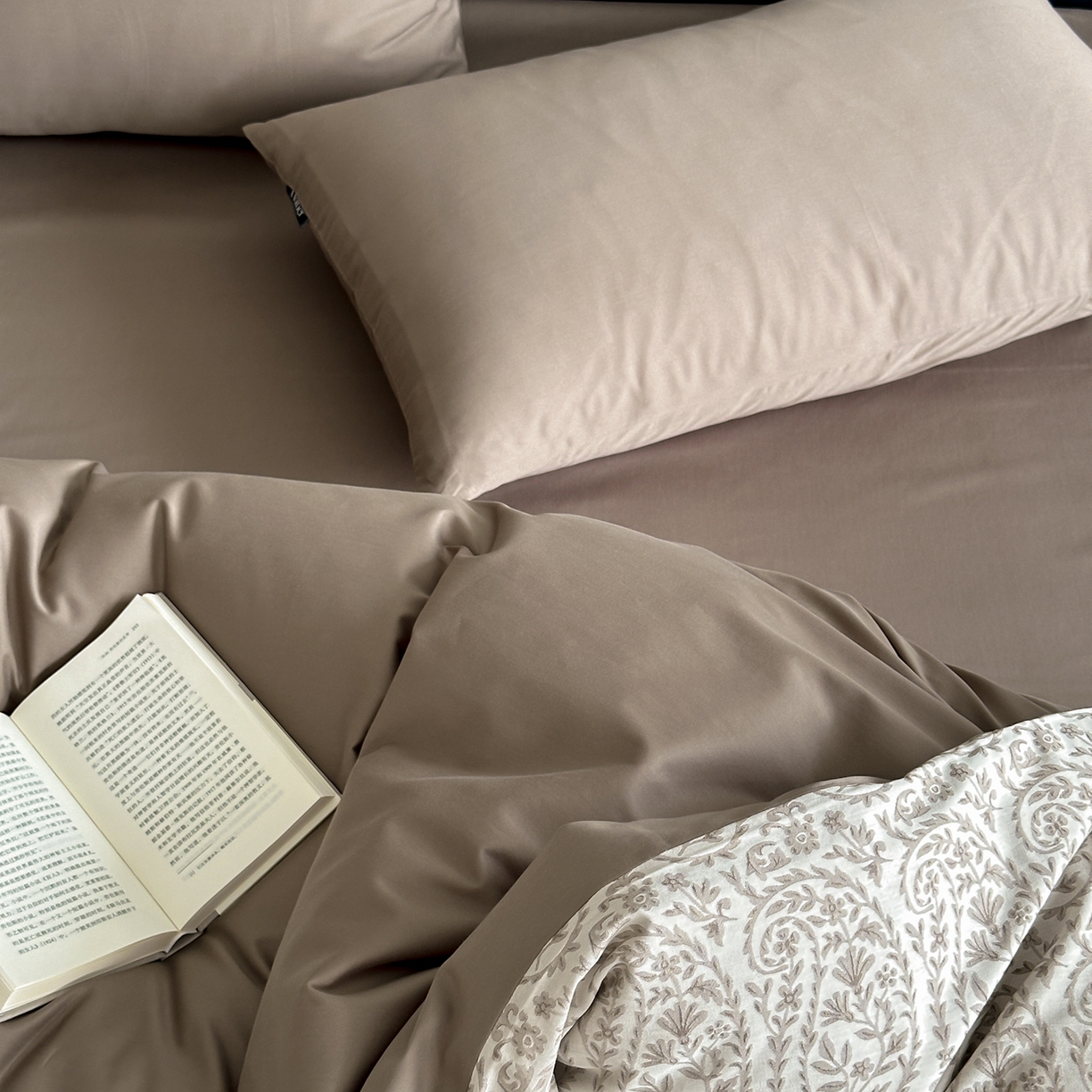 91家纺网 家纺一手货源 找家纺 赫帛 2025新款60支全棉色织提花磨毛四件套-腰果花 腰果花-奶咖色