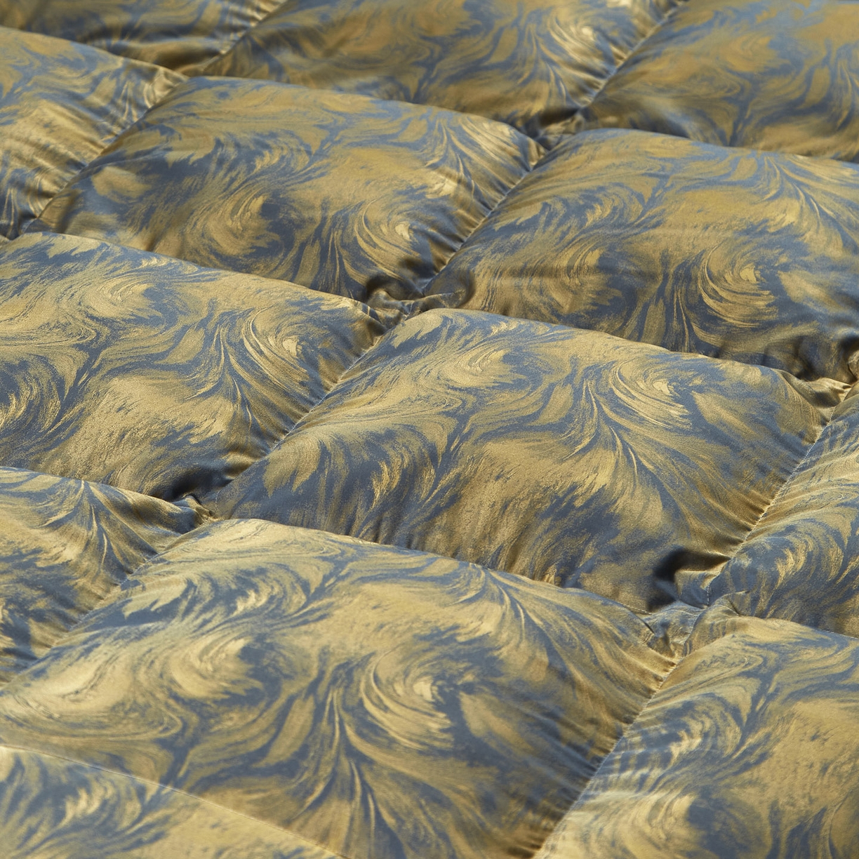 91家纺网 家纺一手货源 找家纺 暖羽屋羽绒馆 2025新款莫代尔95白鹅绒羽绒被芯   绒子含量95  冬被双人被子加厚 清羽 B面效果