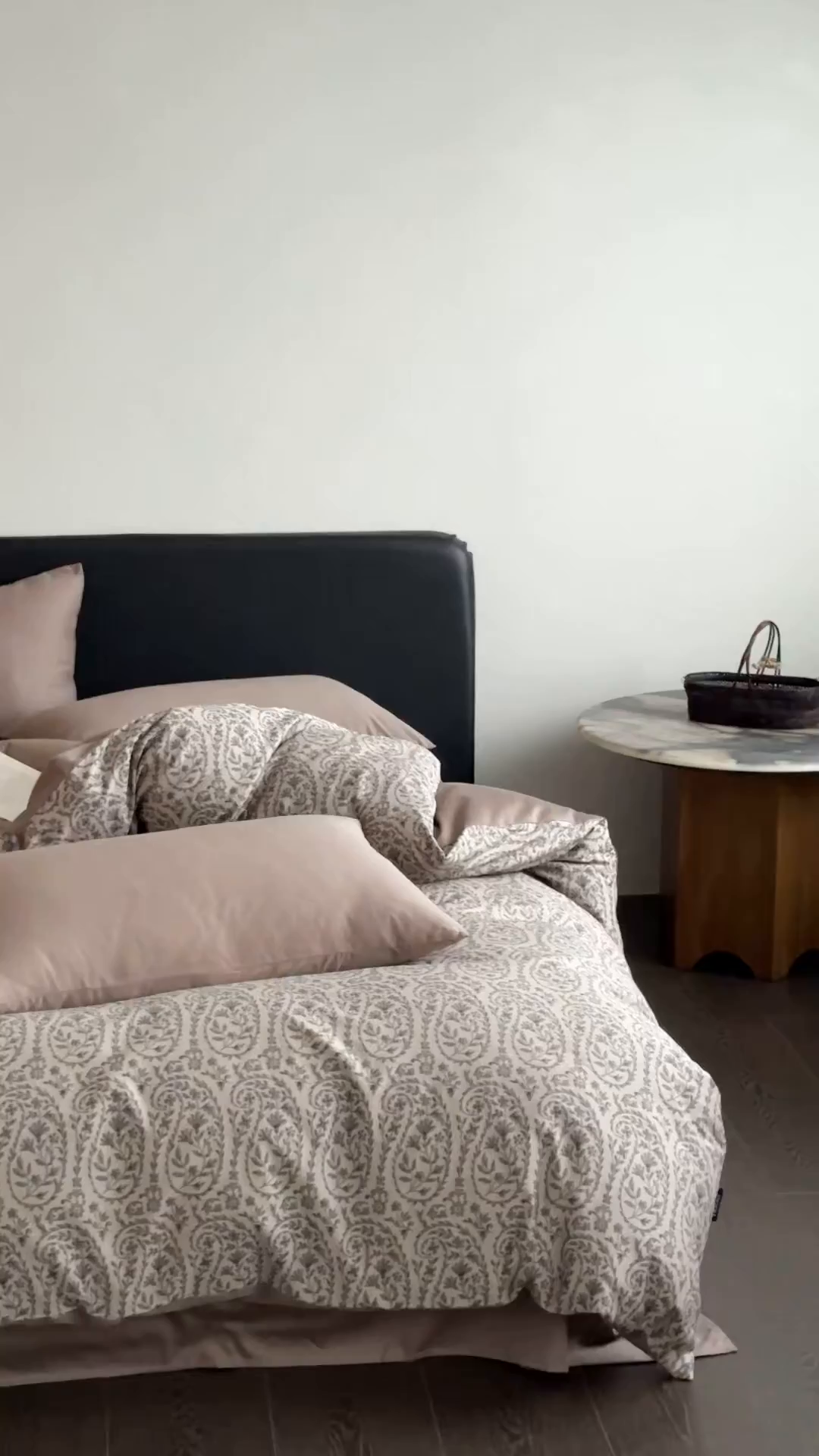 91家纺网 家纺一手货源 找家纺 赫帛 2025新款60支全棉色织提花磨毛四件套-腰果花 腰果花-灰咖色