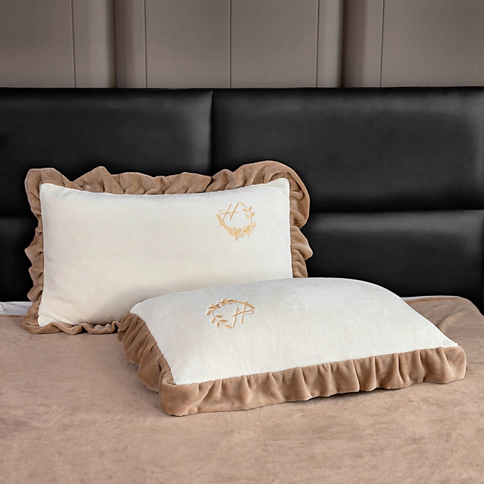 91家纺网 家纺一手货源 找家纺 找底底家纺 2025新款牛奶绒纯色刺绣四件套八斤重日销50单客户优惠10元 奶昔白