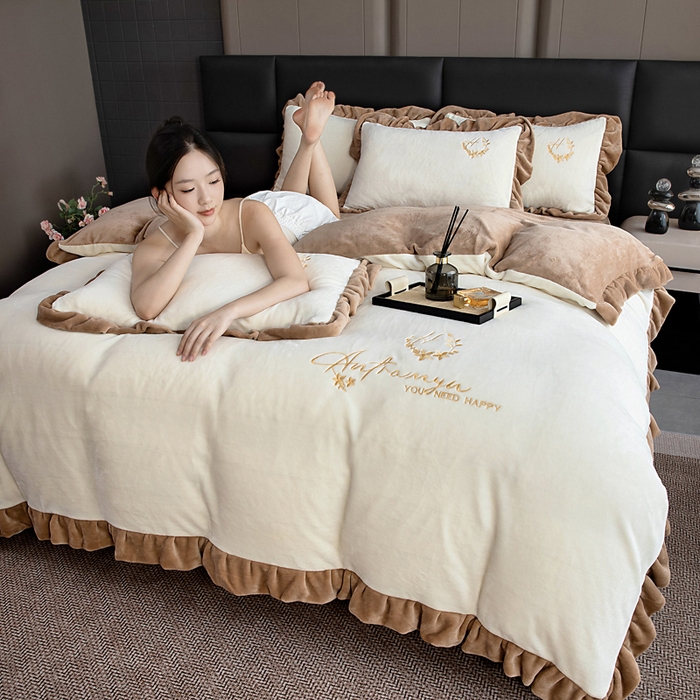 91家纺网 家纺一手货源 找家纺 找底底家纺 2025新款牛奶绒纯色刺绣四件套八斤重日销50单客户优惠10元 奶昔白