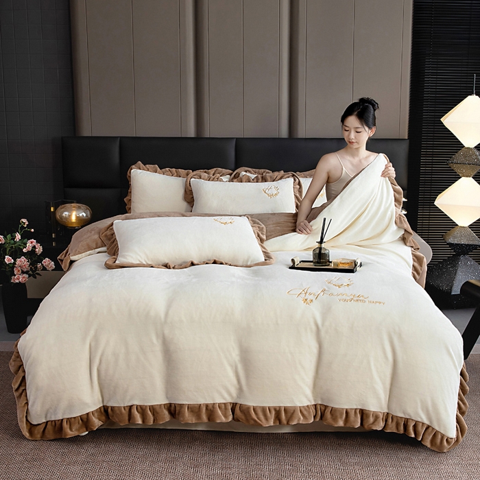 91家纺网 家纺一手货源 找家纺 找底底家纺 2025新款牛奶绒纯色刺绣四件套八斤重日销50单客户优惠10元 奶昔白