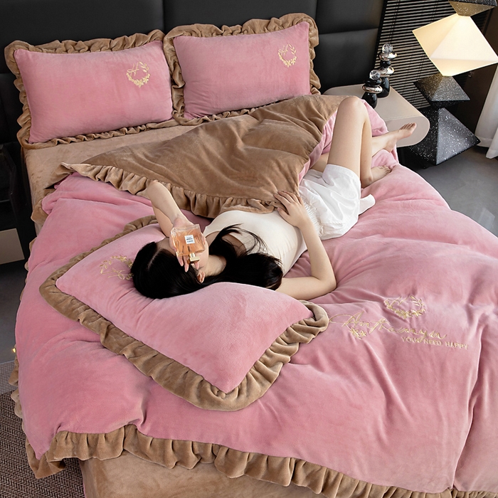 91家纺网 家纺一手货源 找家纺 找底底家纺 2025新款牛奶绒纯色刺绣四件套八斤重日销50单客户优惠10元 豆沙粉