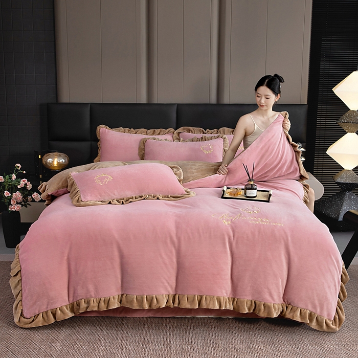 91家纺网 家纺一手货源 找家纺 找底底家纺 2025新款牛奶绒纯色刺绣四件套八斤重日销50单客户优惠10元 豆沙粉