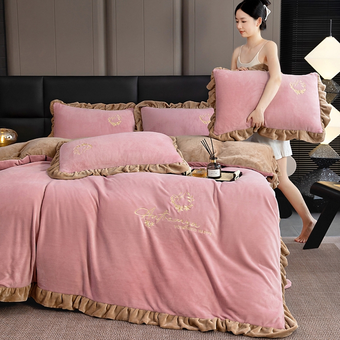 91家纺网 家纺一手货源 找家纺 找底底家纺 2025新款牛奶绒纯色刺绣四件套八斤重日销50单客户优惠10元 豆沙粉