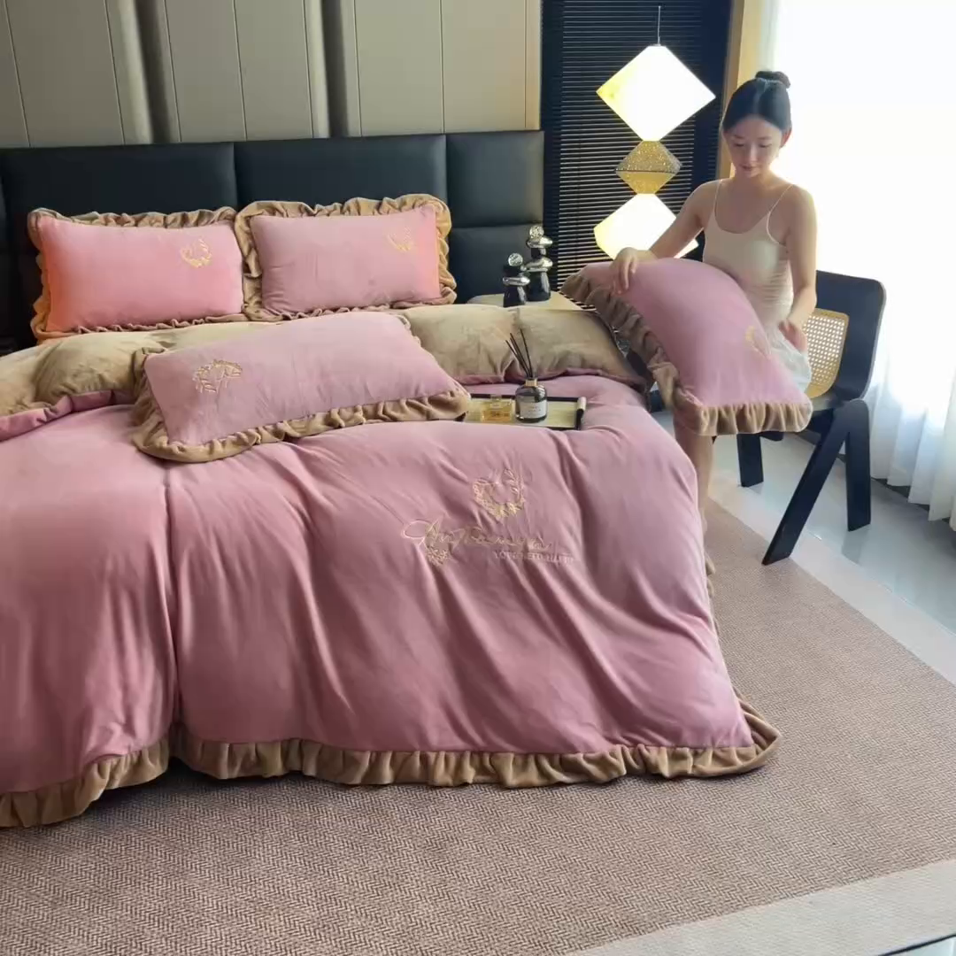 91家纺网 家纺一手货源 找家纺 找底底家纺 2025新款牛奶绒纯色刺绣四件套八斤重日销50单客户优惠10元 豆沙粉