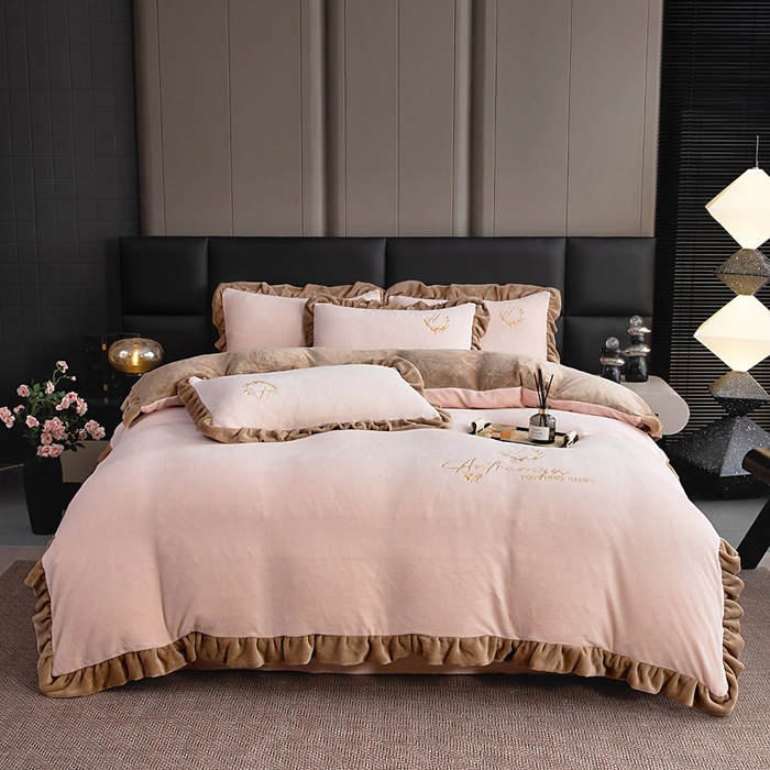 91家纺网 家纺一手货源 找家纺 找底底家纺 2025新款牛奶绒纯色刺绣四件套八斤重日销50单客户优惠10元 樱花粉