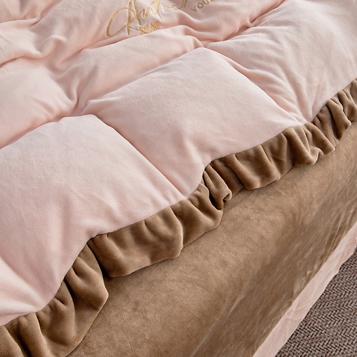 91家纺网 家纺一手货源 找家纺 找底底家纺 2025新款牛奶绒纯色刺绣四件套八斤重日销50单客户优惠10元 樱花粉