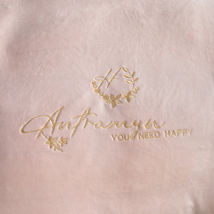 91家纺网 家纺一手货源 找家纺 找底底家纺 2025新款牛奶绒纯色刺绣四件套八斤重日销50单客户优惠10元 樱花粉