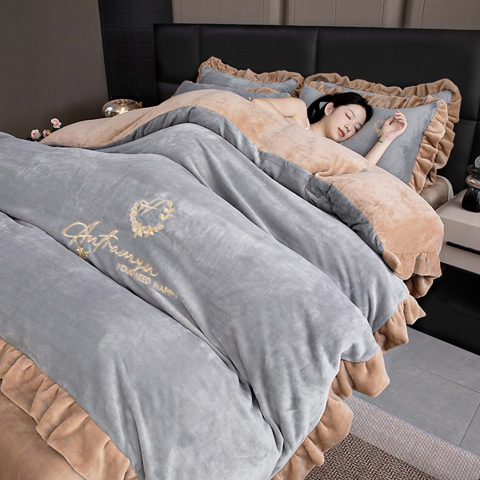 找底底家纺 2025新款牛奶绒纯色刺绣四件套八斤重日销50单客户优惠10元 浅灰