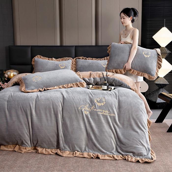 91家纺网 家纺一手货源 找家纺 找底底家纺 2025新款牛奶绒纯色刺绣四件套八斤重日销50单客户优惠10元 浅灰