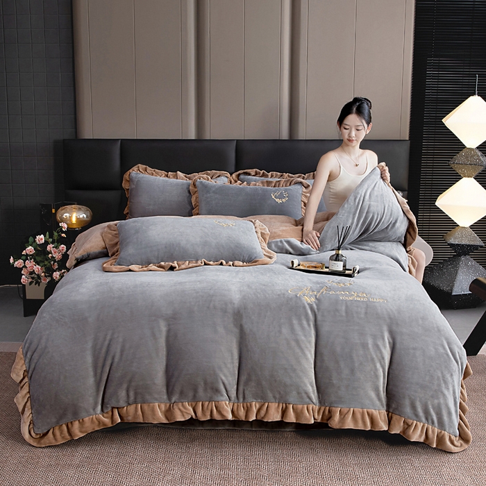 91家纺网 家纺一手货源 找家纺 找底底家纺 2025新款牛奶绒纯色刺绣四件套八斤重日销50单客户优惠10元 浅灰