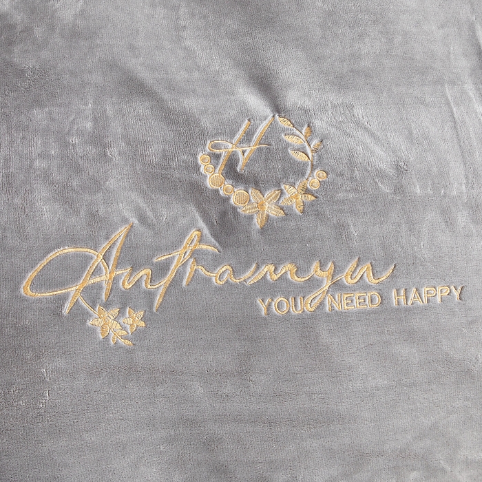 91家纺网 家纺一手货源 找家纺 找底底家纺 2025新款牛奶绒纯色刺绣四件套八斤重日销50单客户优惠10元 浅灰