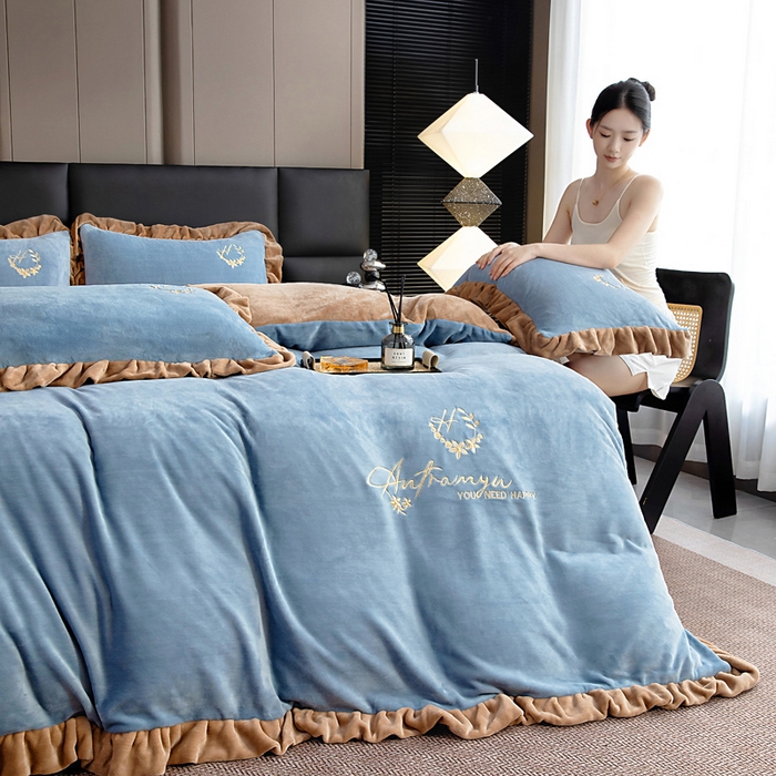 91家纺网 家纺一手货源 找家纺 找底底家纺 2025新款牛奶绒纯色刺绣四件套八斤重日销50单客户优惠10元 天蓝