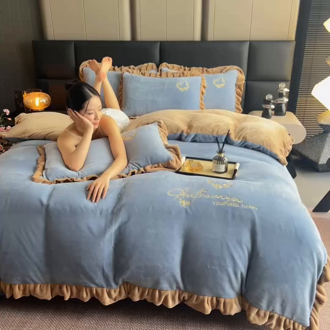 91家纺网 家纺一手货源 找家纺 找底底家纺 2025新款牛奶绒纯色刺绣四件套八斤重日销50单客户优惠10元 天蓝