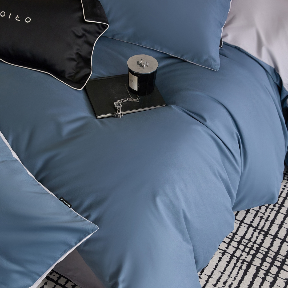 91家纺网 家纺一手货源 找家纺 朵希曼 2026新款全棉纯色长绒棉磨毛系列四件套 蓝韵雾纱