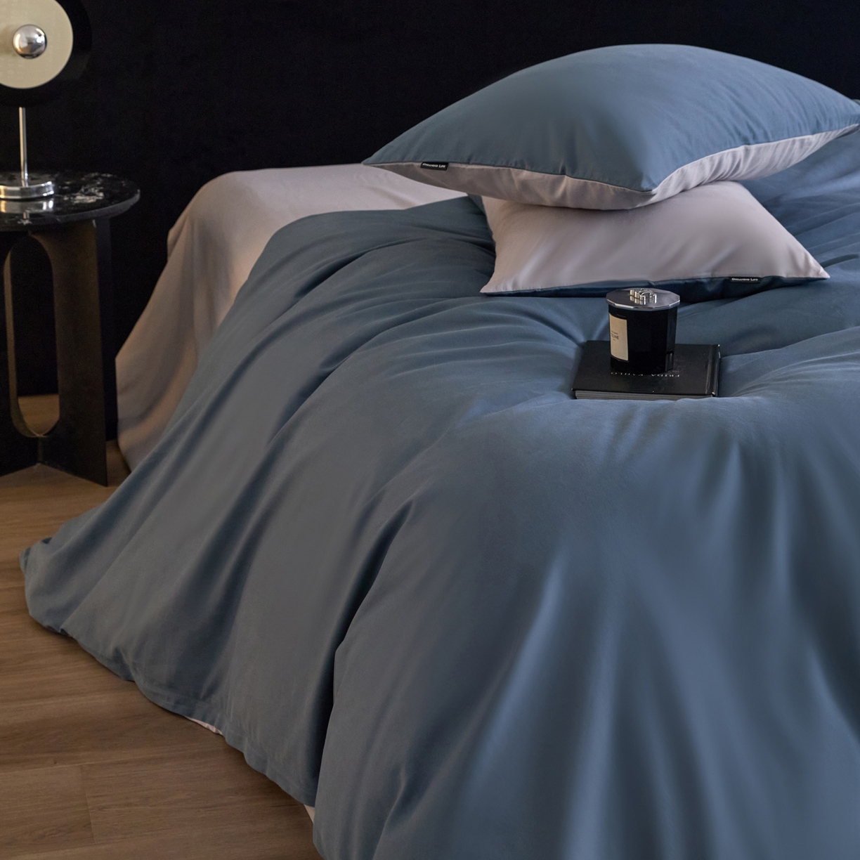 91家纺网 家纺一手货源 找家纺 朵希曼 2026新款全棉纯色长绒棉磨毛系列四件套 蓝韵雾纱