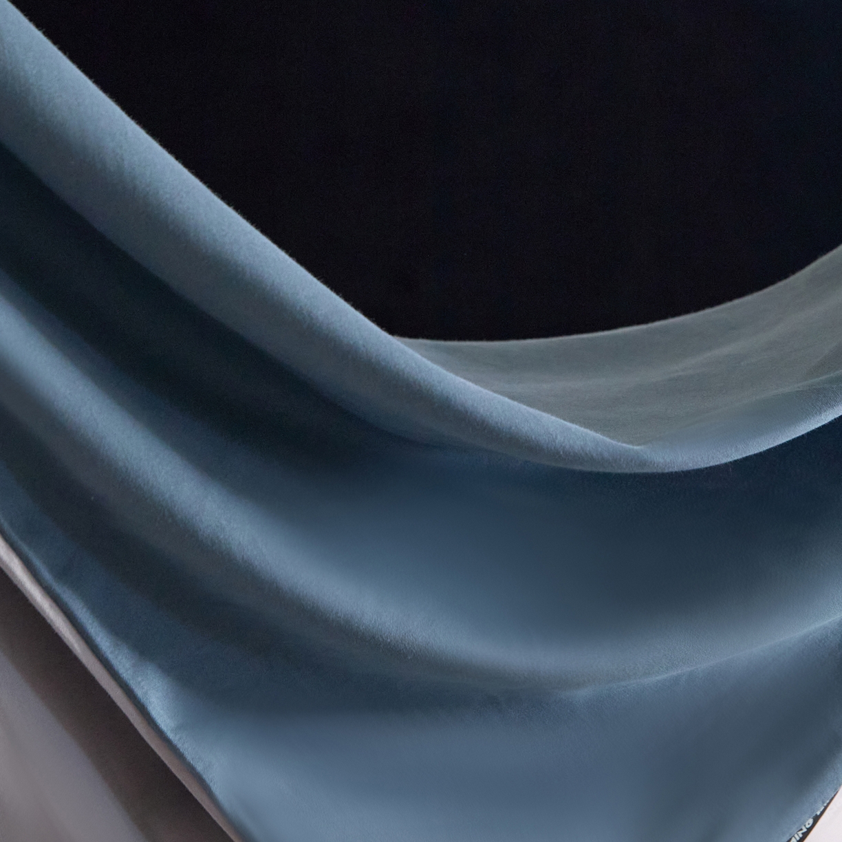 91家纺网 家纺一手货源 找家纺 朵希曼 2026新款全棉纯色长绒棉磨毛系列四件套 蓝韵雾纱