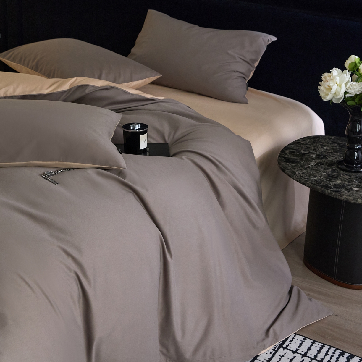 91家纺网 家纺一手货源 找家纺 朵希曼 2026新款全棉纯色长绒棉磨毛系列四件套 迷雾棕