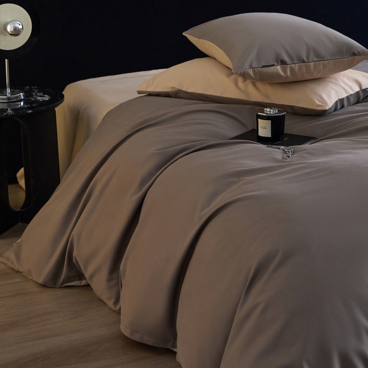 91家纺网 家纺一手货源 找家纺 朵希曼 2026新款全棉纯色长绒棉磨毛系列四件套 迷雾棕