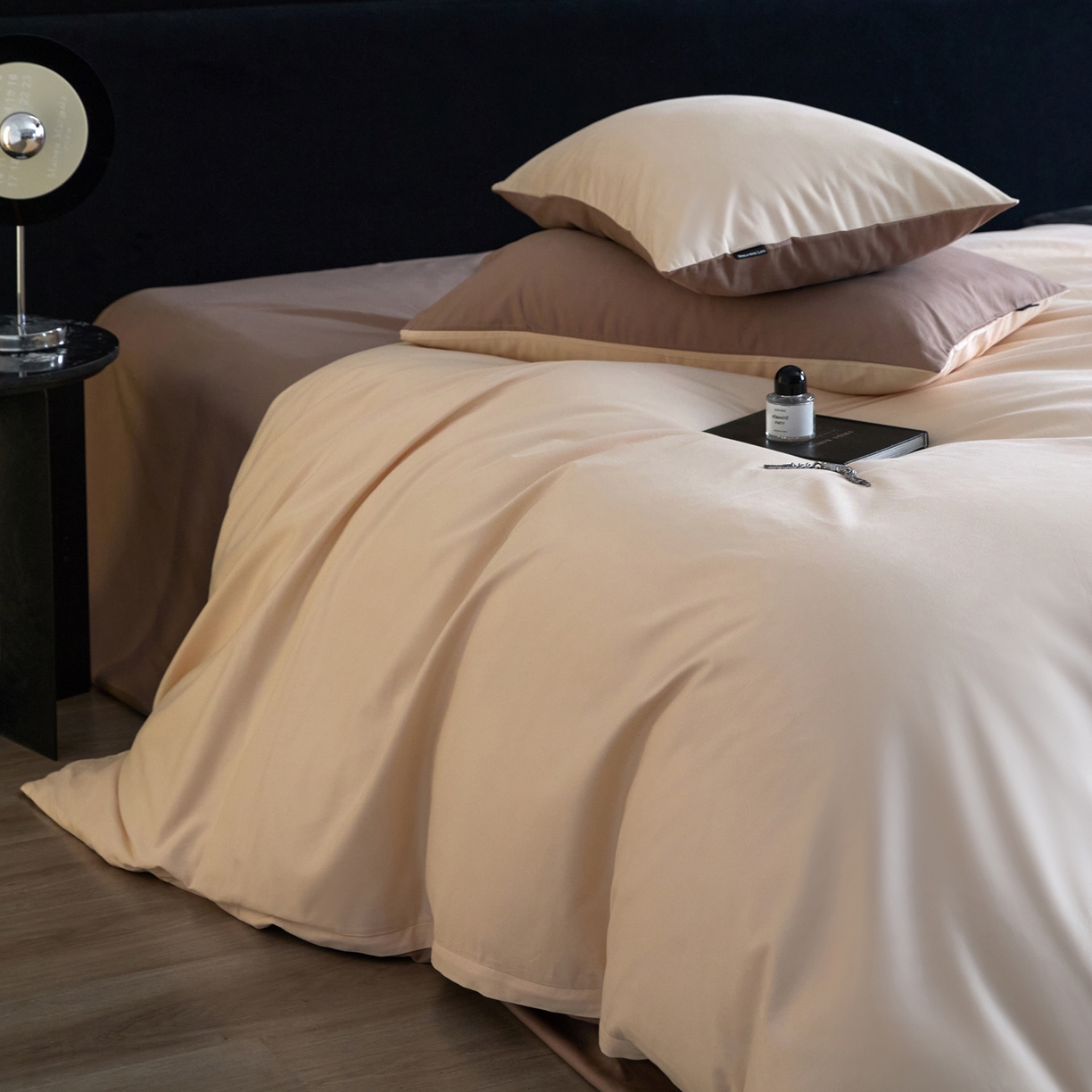 91家纺网 家纺一手货源 找家纺 朵希曼 2026新款全棉纯色长绒棉磨毛系列四件套 云纱可可