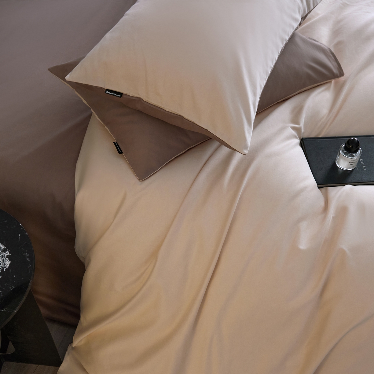 91家纺网 家纺一手货源 找家纺 朵希曼 2026新款全棉纯色长绒棉磨毛系列四件套 云纱可可