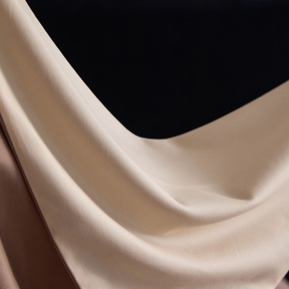 91家纺网 家纺一手货源 找家纺 朵希曼 2026新款全棉纯色长绒棉磨毛系列四件套 云纱可可