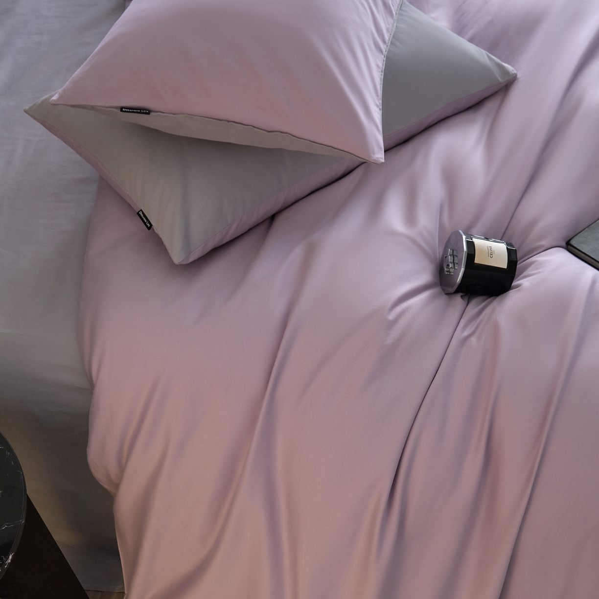 91家纺网 家纺一手货源 找家纺 朵希曼 2026新款全棉纯色长绒棉磨毛系列四件套 紫栗灰