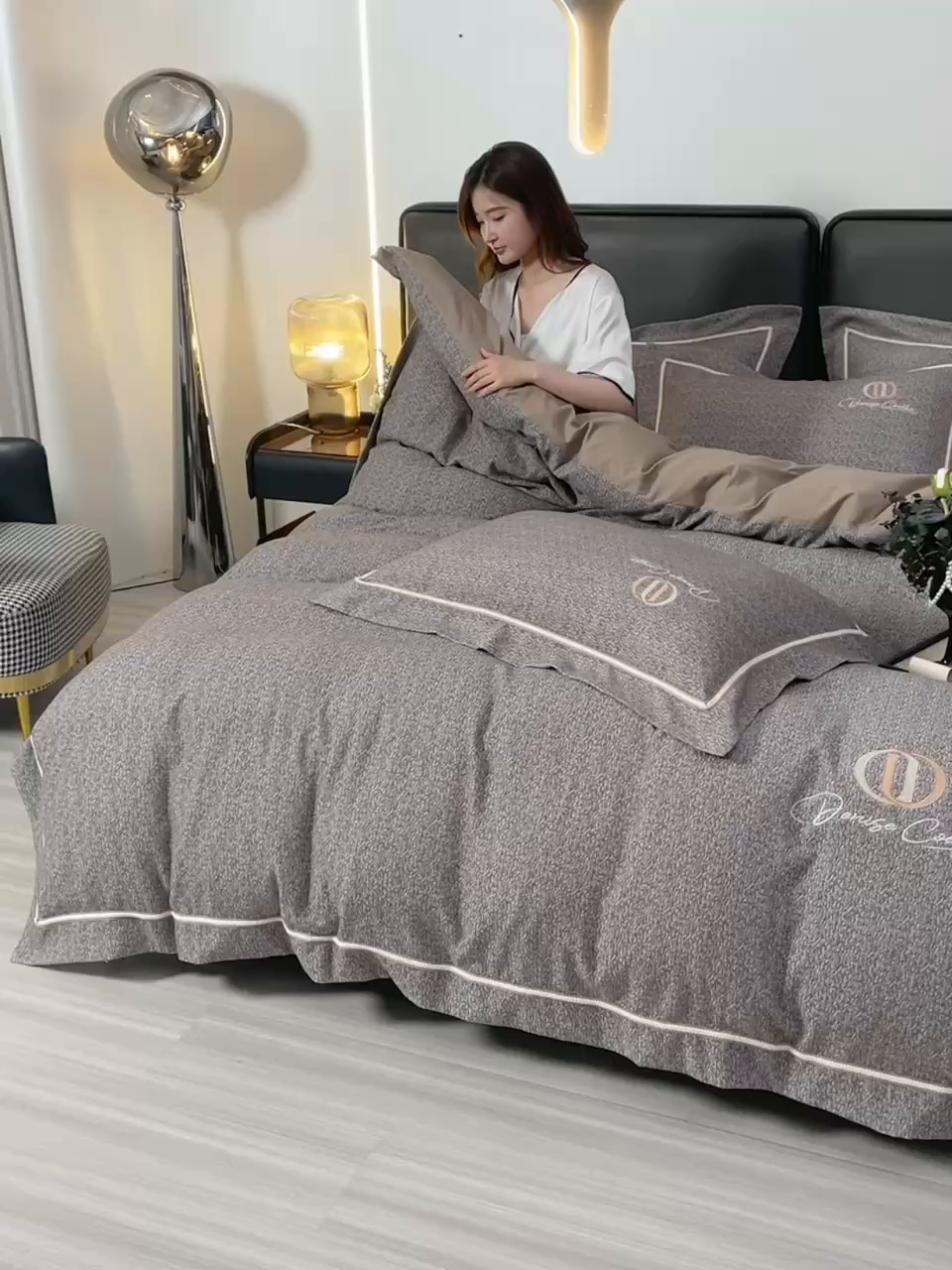 91家纺网 家纺一手货源 找家纺 瑞驰家纺 2025新款长绒棉纯棉色织提花绣花磨毛四件套-克里斯汀 克里斯汀-太空灰