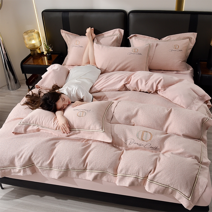 91家纺网 家纺一手货源 找家纺 瑞驰家纺 2025新款长绒棉纯棉色织提花绣花磨毛四件套-克里斯汀 克里斯汀-桃粉