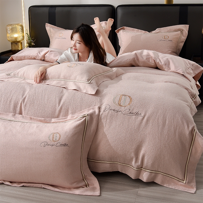 91家纺网 家纺一手货源 找家纺 瑞驰家纺 2025新款长绒棉纯棉色织提花绣花磨毛四件套-克里斯汀 克里斯汀-桃粉