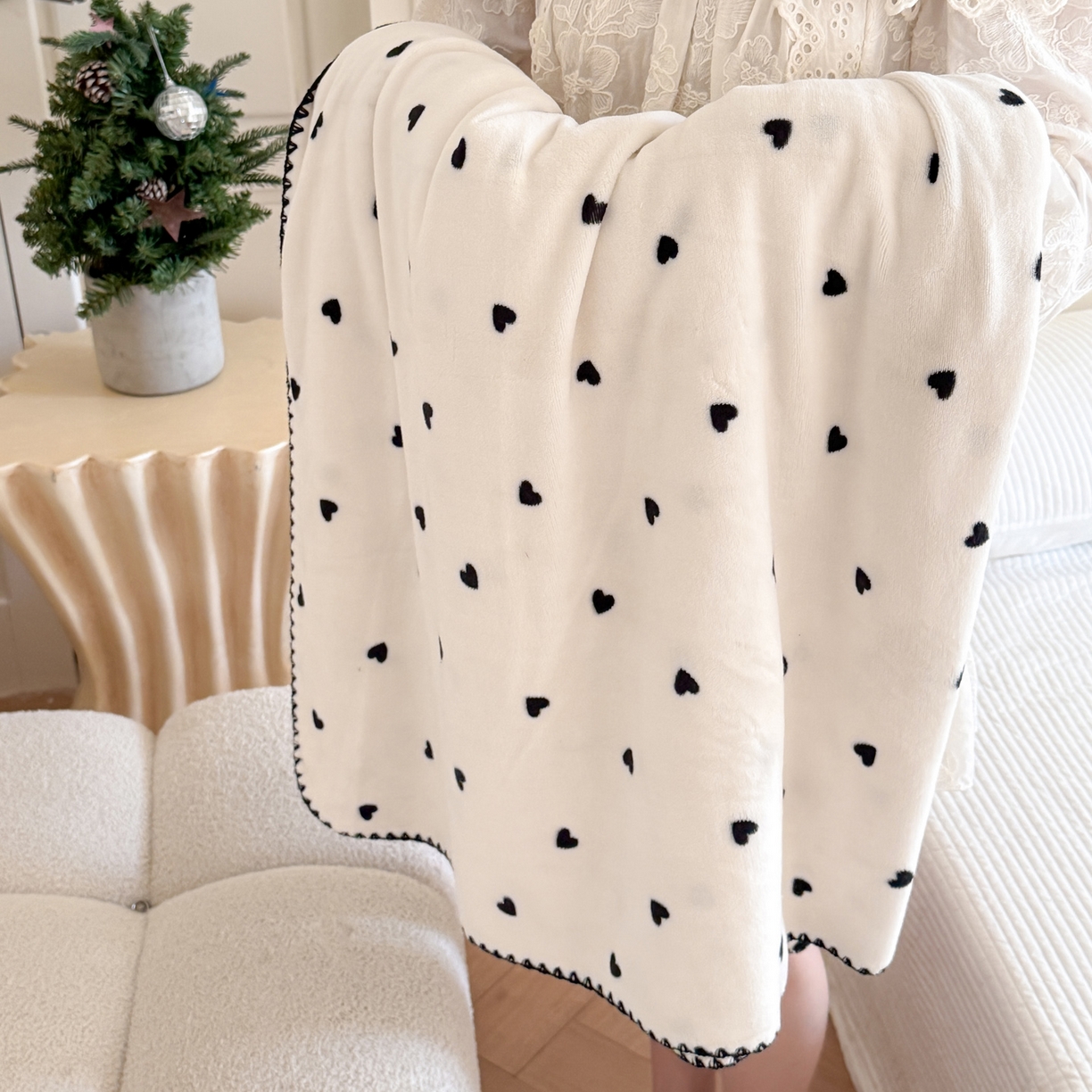 91家纺网 家纺一手货源 找家纺 （总）澳萝拉 2025新款230g高克重全工艺牛奶绒三角针毛毯四季毯休闲毯毯子（稳定供货 不缺货）