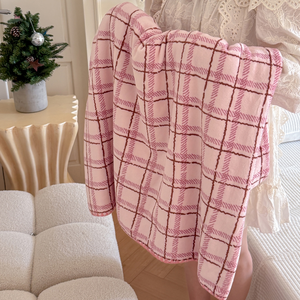 91家纺网 家纺一手货源 找家纺 （总）澳萝拉 2025新款230g高克重全工艺牛奶绒三角针毛毯四季毯休闲毯毯子（稳定供货 不缺货）