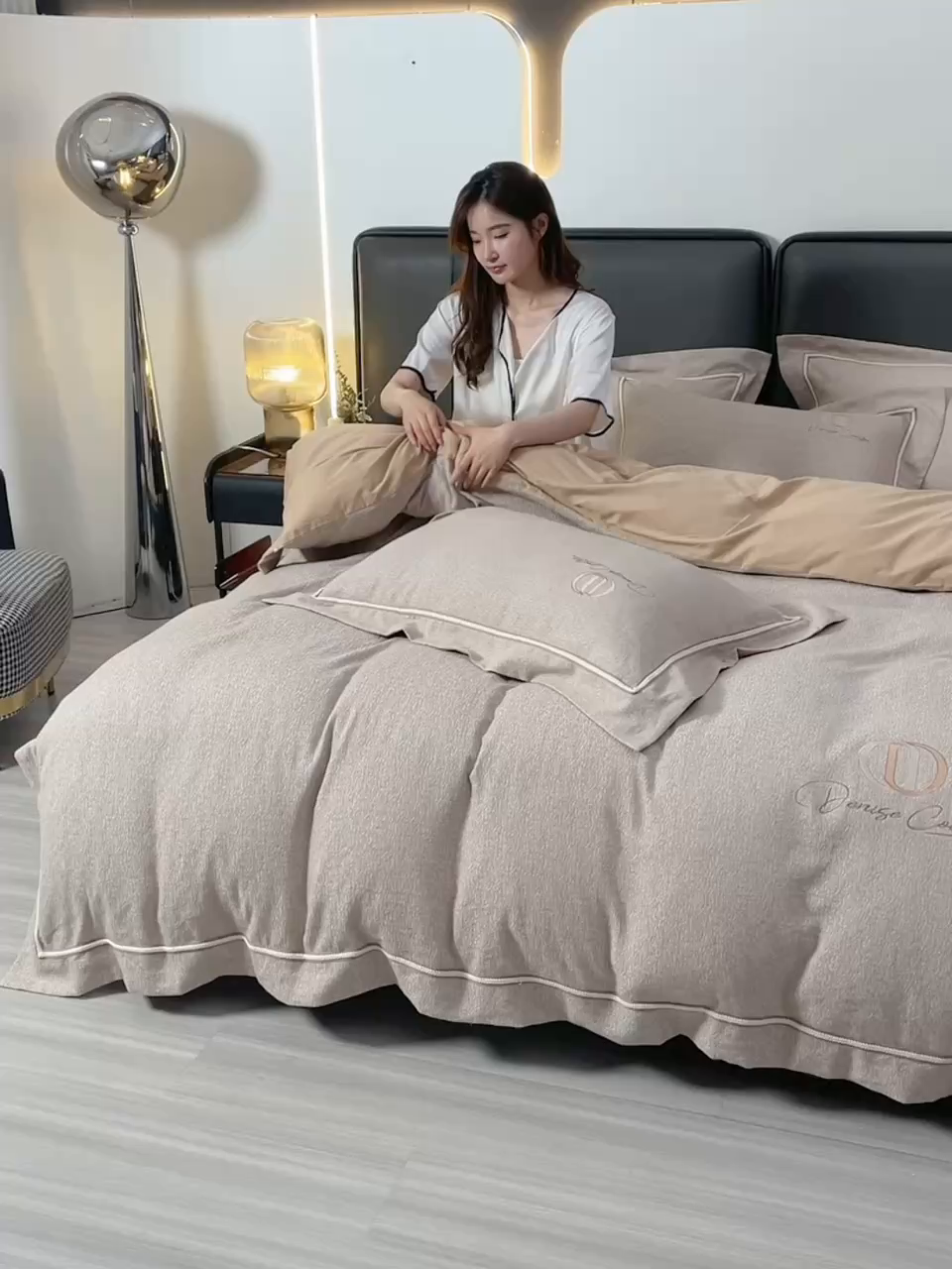 91家纺网 家纺一手货源 找家纺 瑞驰家纺 2025新款长绒棉纯棉色织提花绣花磨毛四件套-克里斯汀 克里斯汀-香槟金