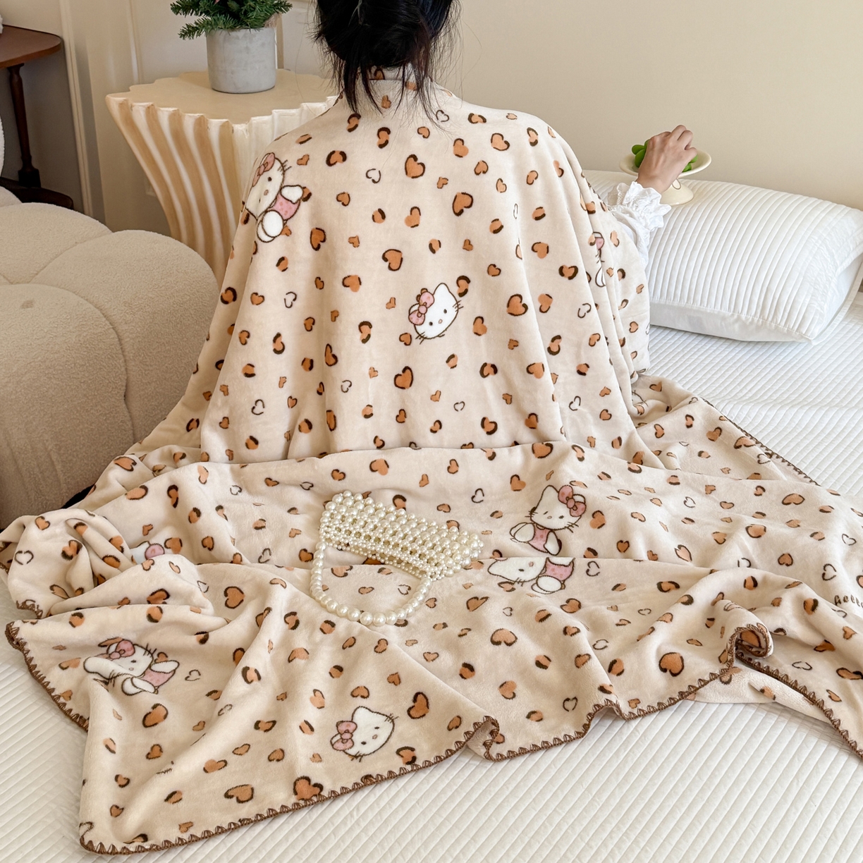 91家纺网 家纺一手货源 找家纺 澳萝拉 2025新款230g高克重全工艺牛奶绒三角针毛毯四季毯休闲毯毯子（稳定供货 不缺货） 爱心Kitty猫