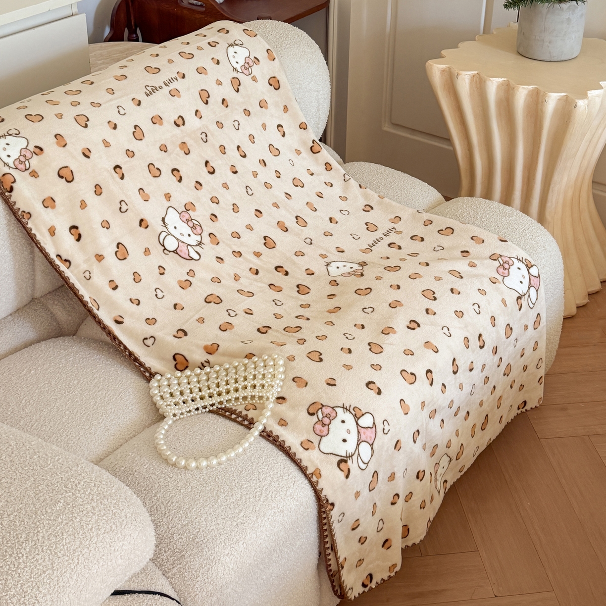 91家纺网 家纺一手货源 找家纺 澳萝拉 2025新款230g高克重全工艺牛奶绒三角针毛毯四季毯休闲毯毯子（稳定供货 不缺货） 爱心Kitty猫