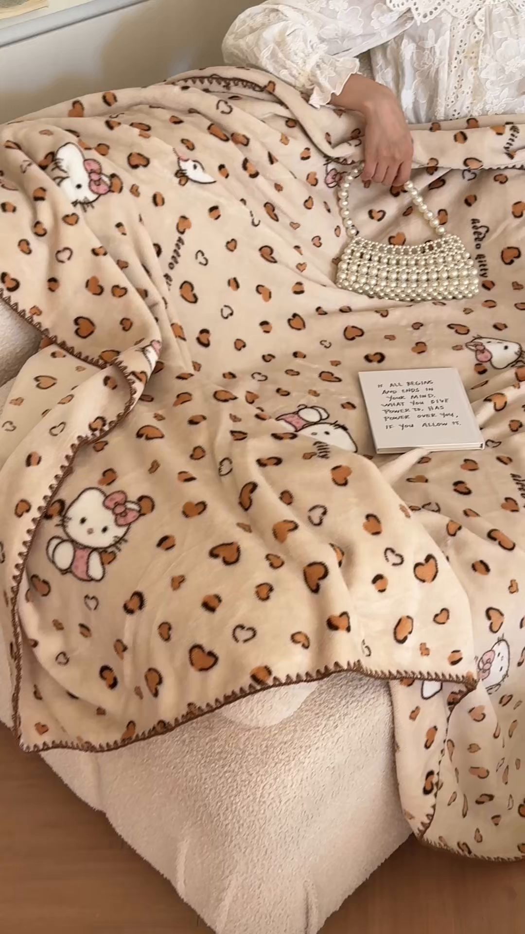 91家纺网 家纺一手货源 找家纺 澳萝拉 2025新款230g高克重全工艺牛奶绒三角针毛毯四季毯休闲毯毯子（稳定供货 不缺货） 爱心Kitty猫