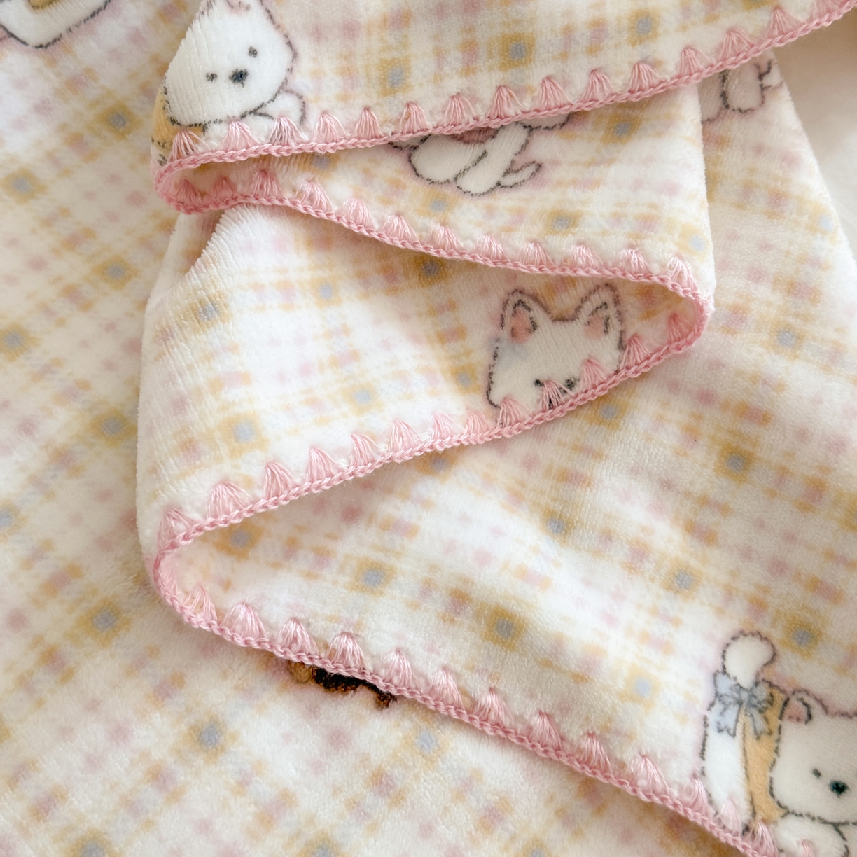 91家纺网 家纺一手货源 找家纺 澳萝拉 2025新款230g高克重全工艺牛奶绒三角针毛毯四季毯休闲毯毯子（稳定供货 不缺货） 班尼小狗