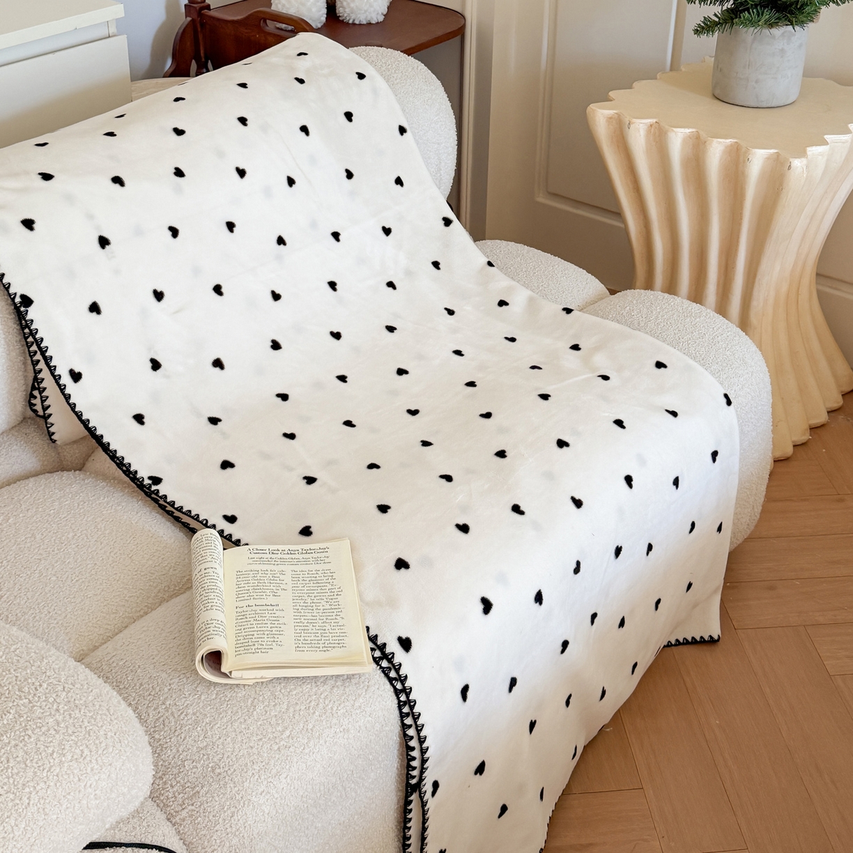 91家纺网 家纺一手货源 找家纺 澳萝拉 2025新款230g高克重全工艺牛奶绒三角针毛毯四季毯休闲毯毯子（稳定供货 不缺货） 点点爱心