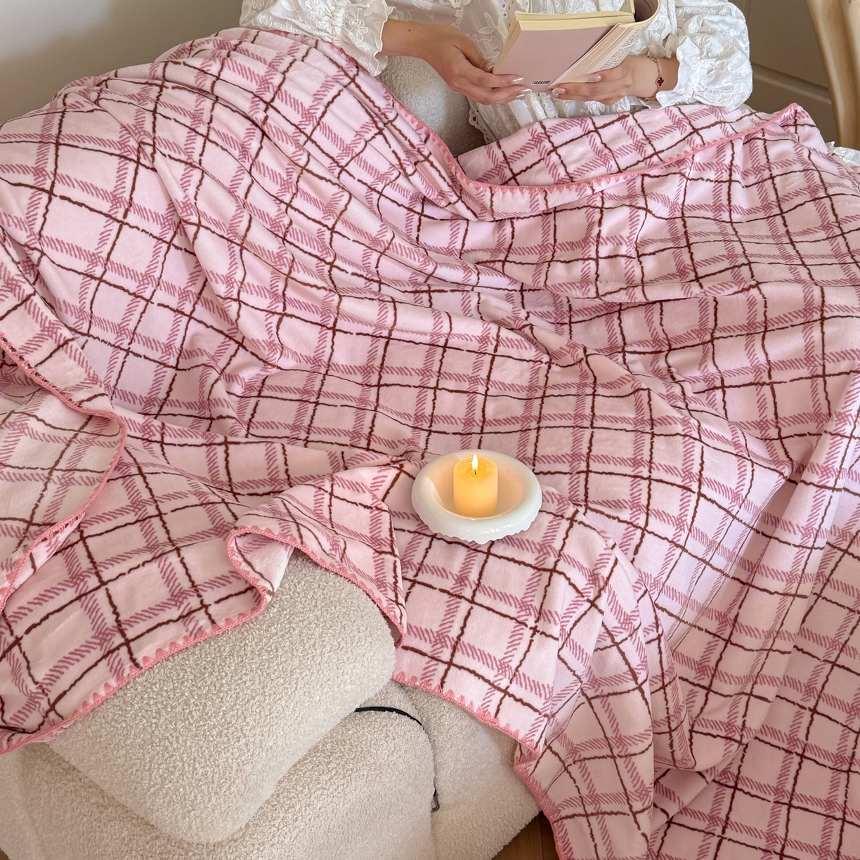 91家纺网 家纺一手货源 找家纺 澳萝拉 2025新款230g高克重全工艺牛奶绒三角针毛毯四季毯休闲毯毯子（稳定供货 不缺货） 格纹粉