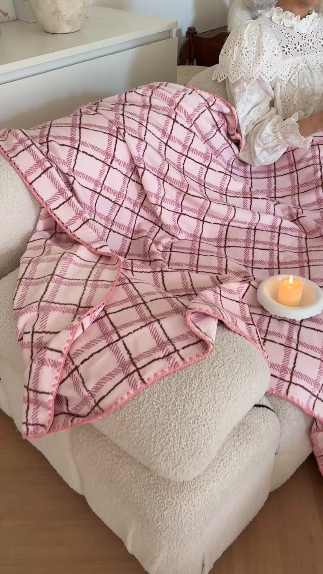 91家纺网 家纺一手货源 找家纺 澳萝拉 2025新款230g高克重全工艺牛奶绒三角针毛毯四季毯休闲毯毯子（稳定供货 不缺货） 格纹粉