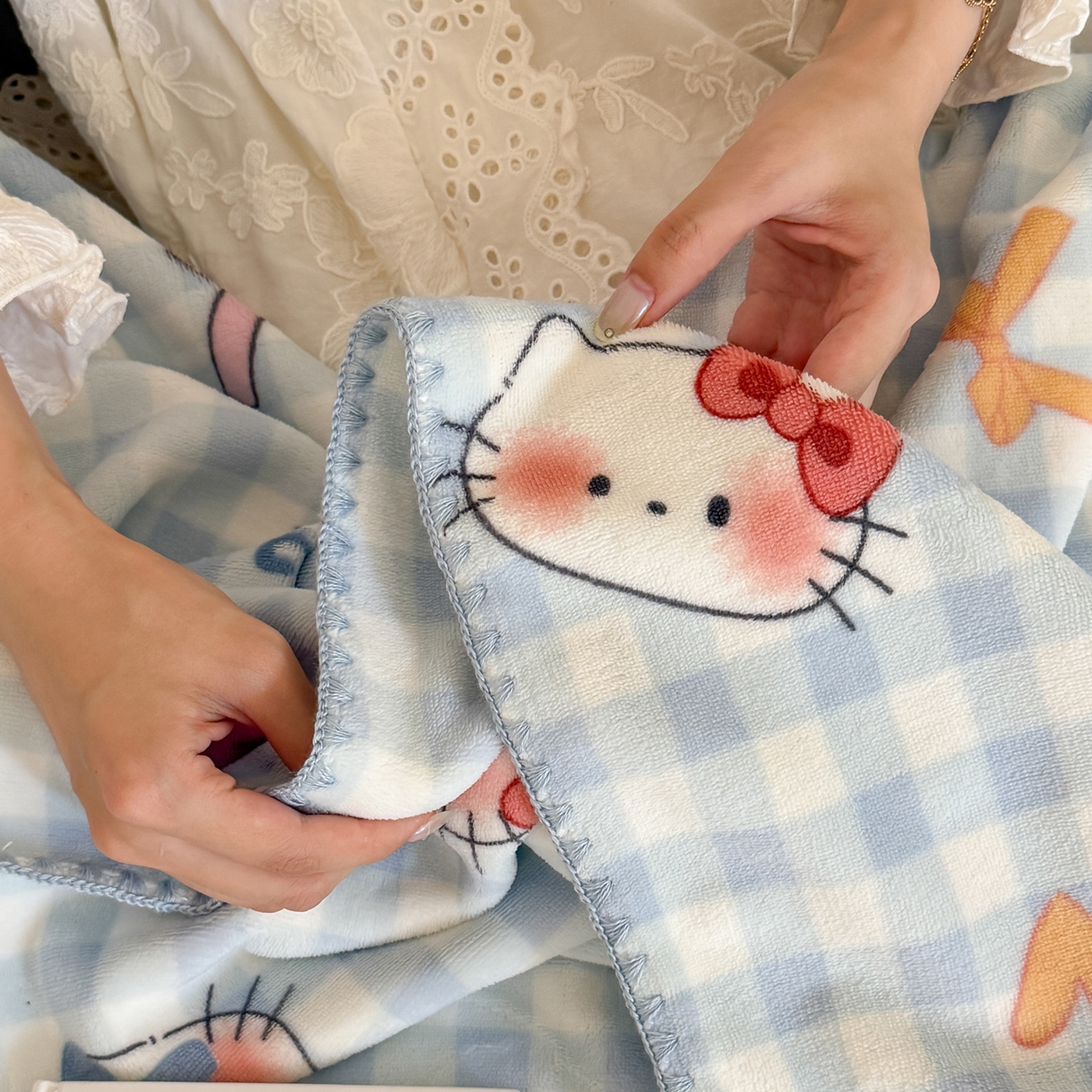 91家纺网 家纺一手货源 找家纺 澳萝拉 2025新款230g高克重全工艺牛奶绒三角针毛毯四季毯休闲毯毯子（稳定供货 不缺货） 蓝格猫咪